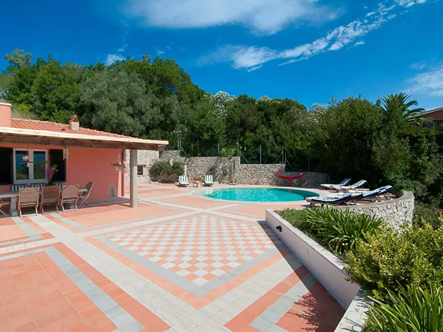 Immagine 9 di Villa in vendita  in Via Briot a Portoferraio