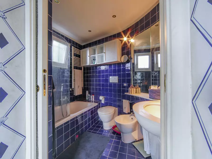 Immagine 22 di Villa in vendita  in Salita Montallegro 11 a Rapallo