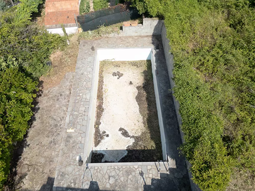 Immagine 15 di Villa in vendita  in san saturnino a Avegno