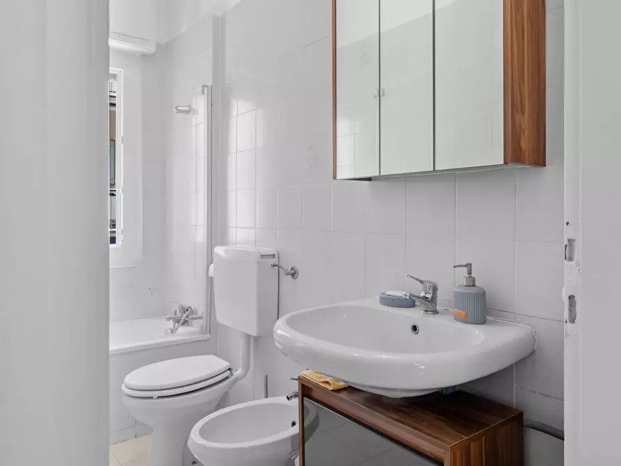 Immagine 10 di Appartamento in vendita  in via Costaguta 13 a Rapallo