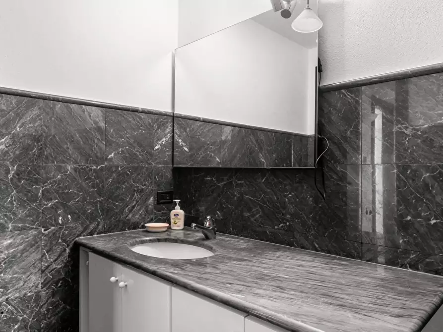 Immagine 11 di Appartamento in vendita  in Largo Giusti 16 a Santa Margherita Ligure