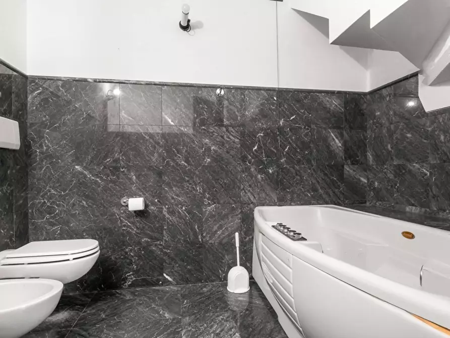 Immagine 12 di Appartamento in vendita  in Largo Giusti 16 a Santa Margherita Ligure