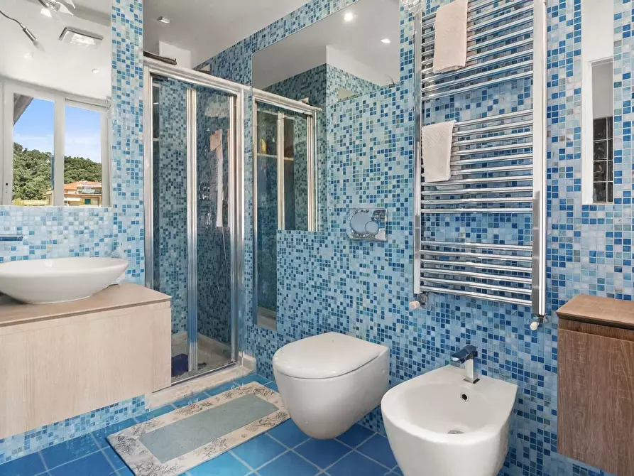 Immagine 8 di Appartamento in vendita  in via delle americhe 28 a Sestri Levante