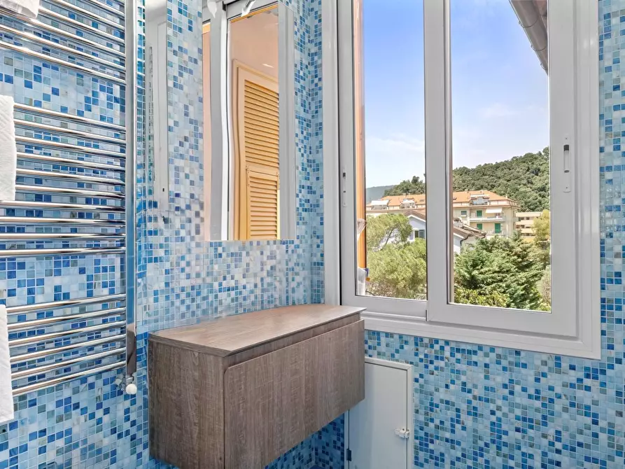 Immagine 9 di Appartamento in vendita  in via delle americhe 28 a Sestri Levante