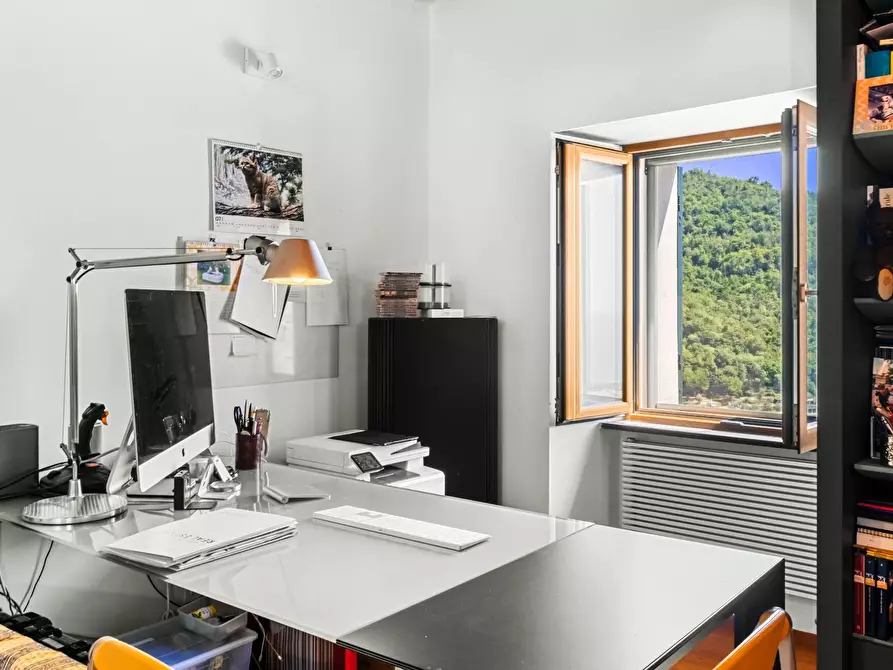 Immagine 5 di Appartamento in vendita  in Via Dino Berisso a Avegno