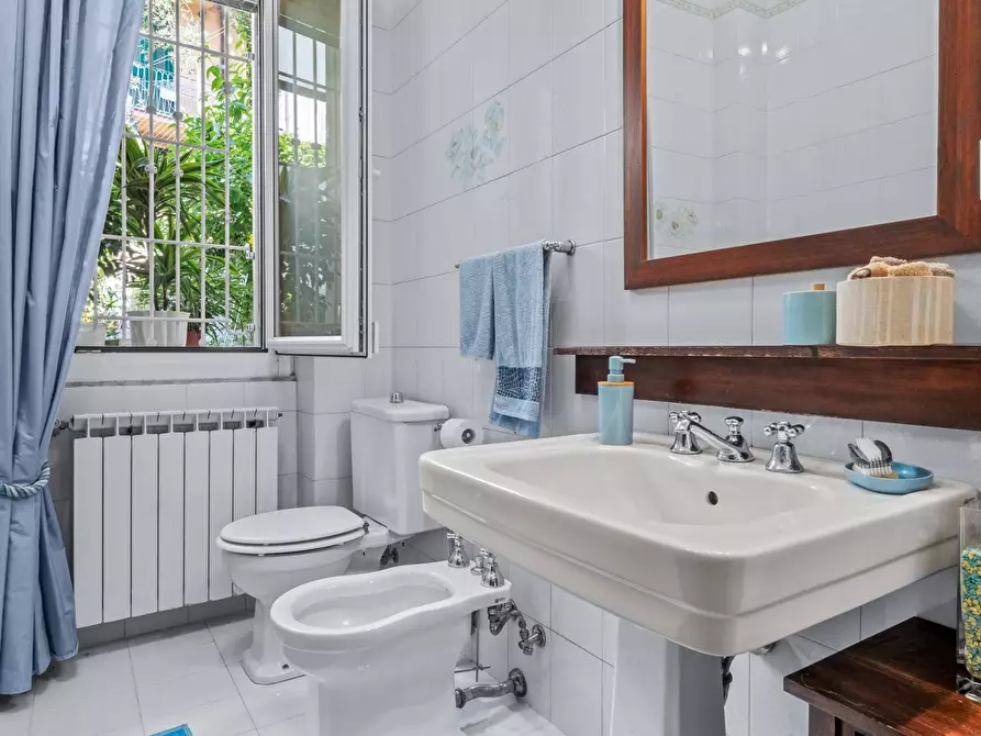 Immagine 12 di Villa in vendita  in Via Silvio Pellico 15 a La Spezia