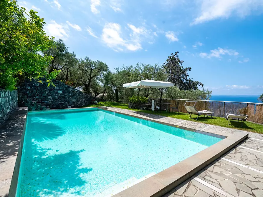 Immagine 1 di Villa in vendita  in via del laghetto 9 a Lavagna