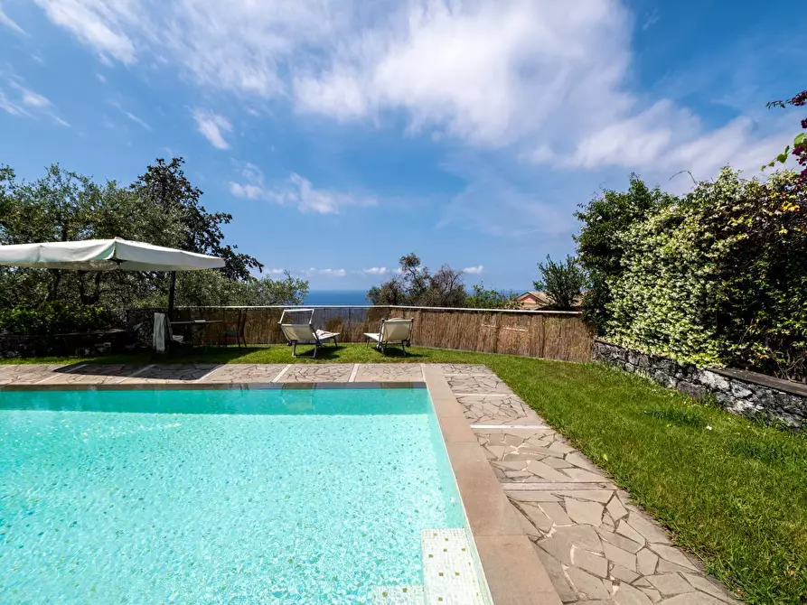 Immagine 2 di Villa in vendita  in via del laghetto 9 a Lavagna