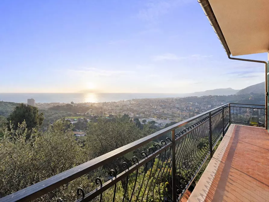 Immagine 1 di Villa in vendita  in Via Suea 75 a Lavagna