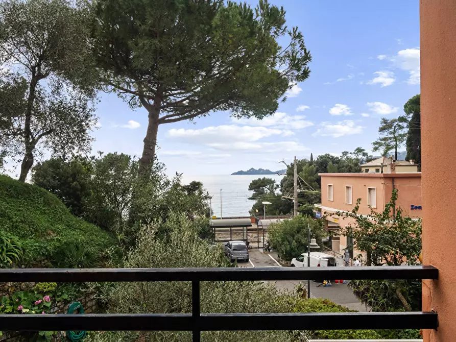 Immagine 11 di Appartamento in vendita  in Via Sam Benelli 43 a Rapallo