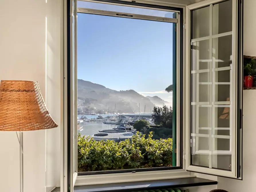 Immagine 1 di Appartamento in vendita  in Via San Michele 2 a Rapallo