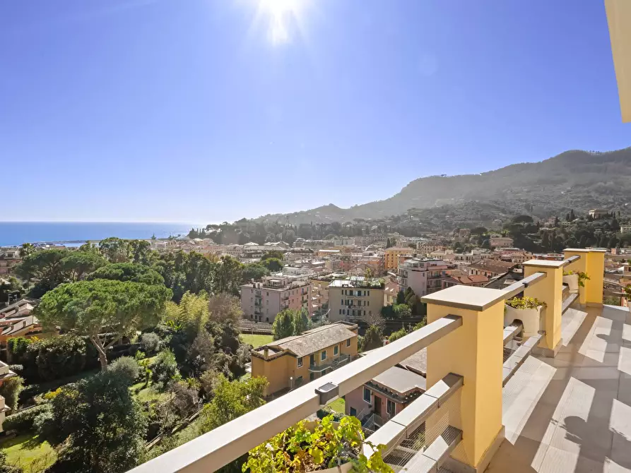 Immagine 11 di Appartamento in vendita  in Corso Nicolò Cuneo 43 a Rapallo