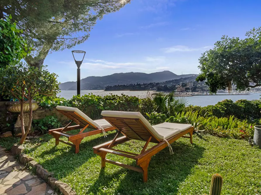 Immagine 1 di Appartamento in vendita  in Via Aurelia di Levante 95 a Rapallo