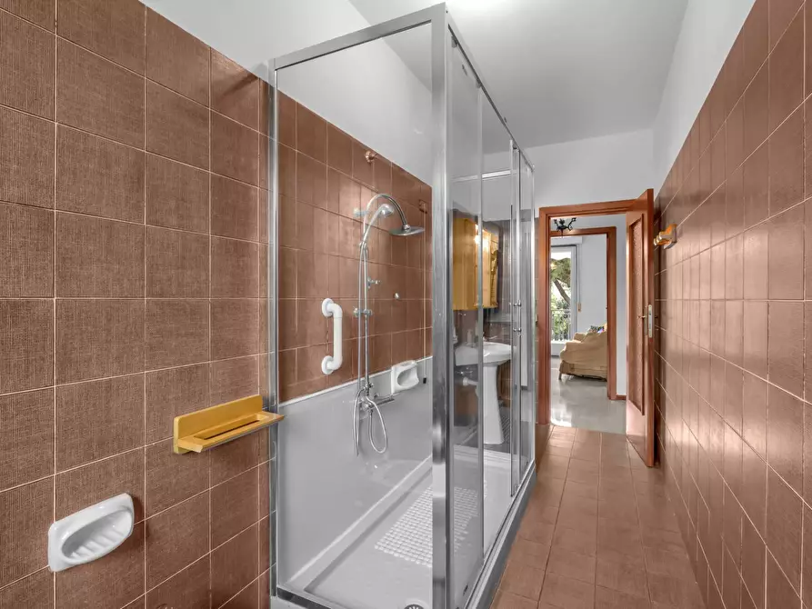 Immagine 20 di Appartamento in vendita  in Viale Negrotto Cambiaso 47 a Sestri Levante