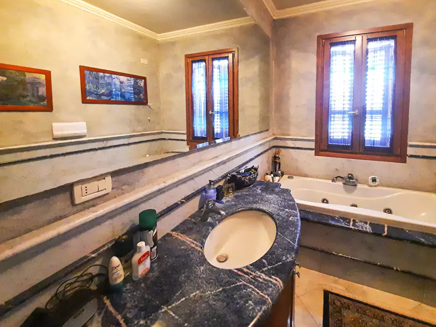 Immagine 36 di Casa semindipendente in vendita  in Via Costalunga 290 a Brescia