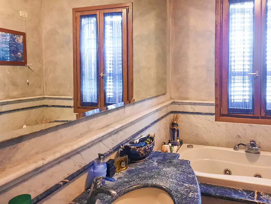 Immagine 37 di Casa semindipendente in vendita  in Via Costalunga 290 a Brescia