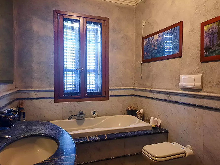 Immagine 38 di Casa semindipendente in vendita  in Via Costalunga 290 a Brescia