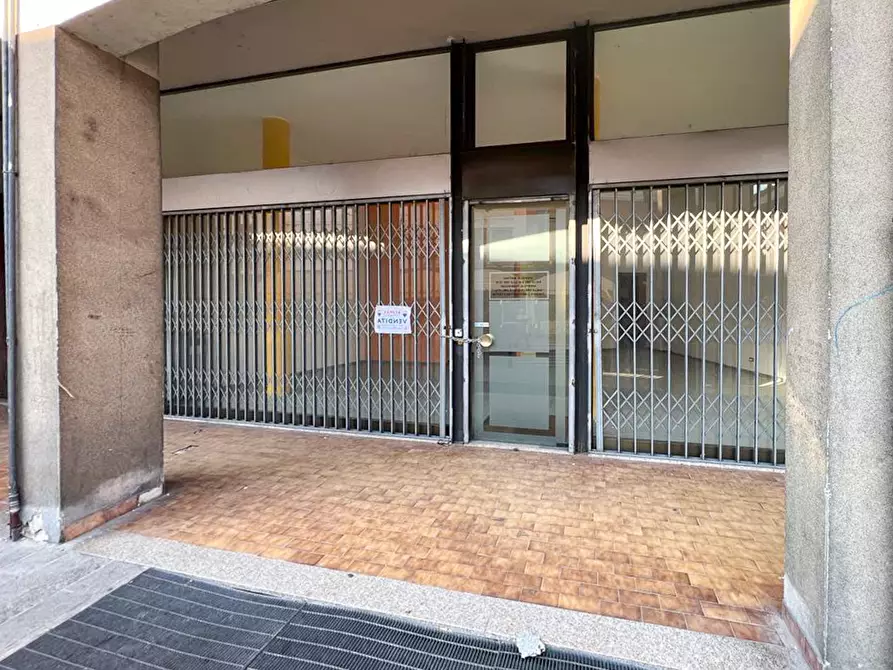 Immagine 3 di Negozio in vendita  in via Largo Diaz 22 a Pontoglio