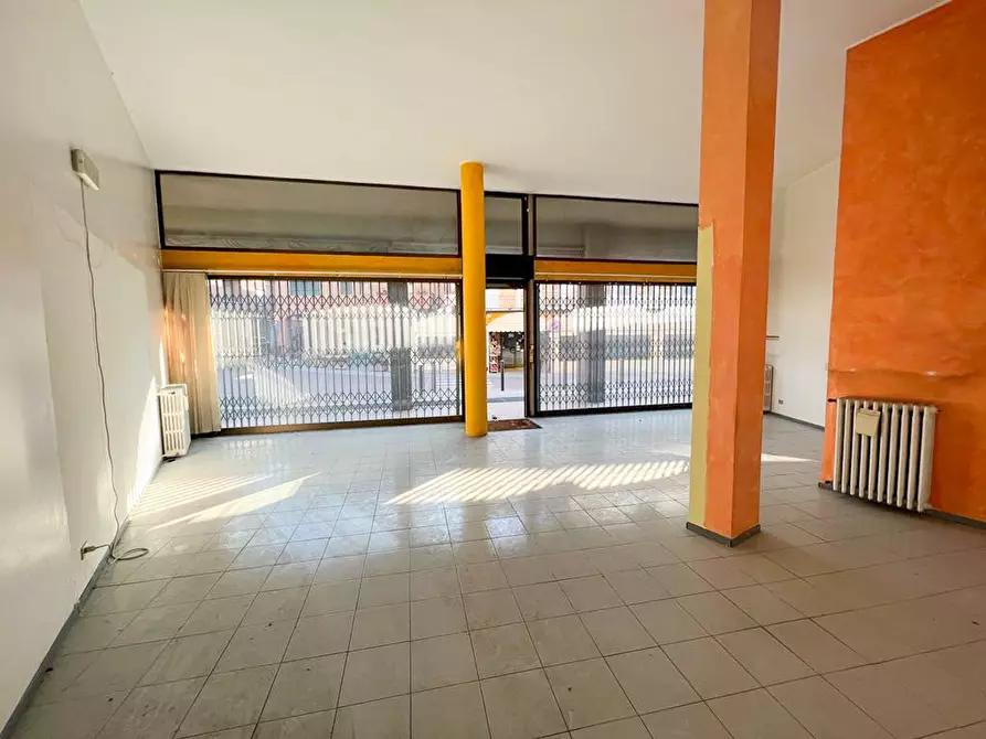 Immagine 7 di Negozio in vendita  in via Largo Diaz 22 a Pontoglio