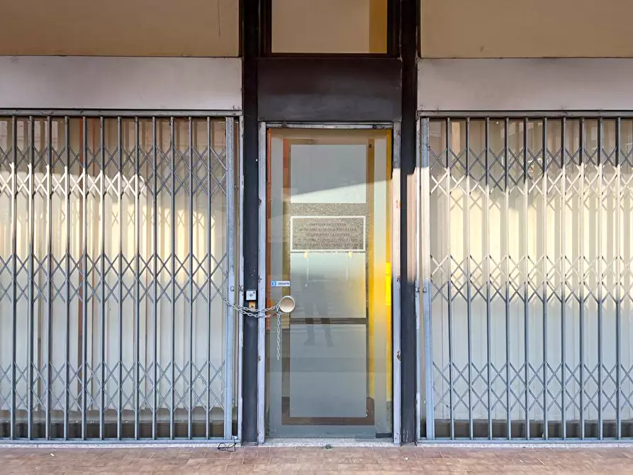 Immagine 15 di Negozio in vendita  in via Largo Diaz 22 a Pontoglio