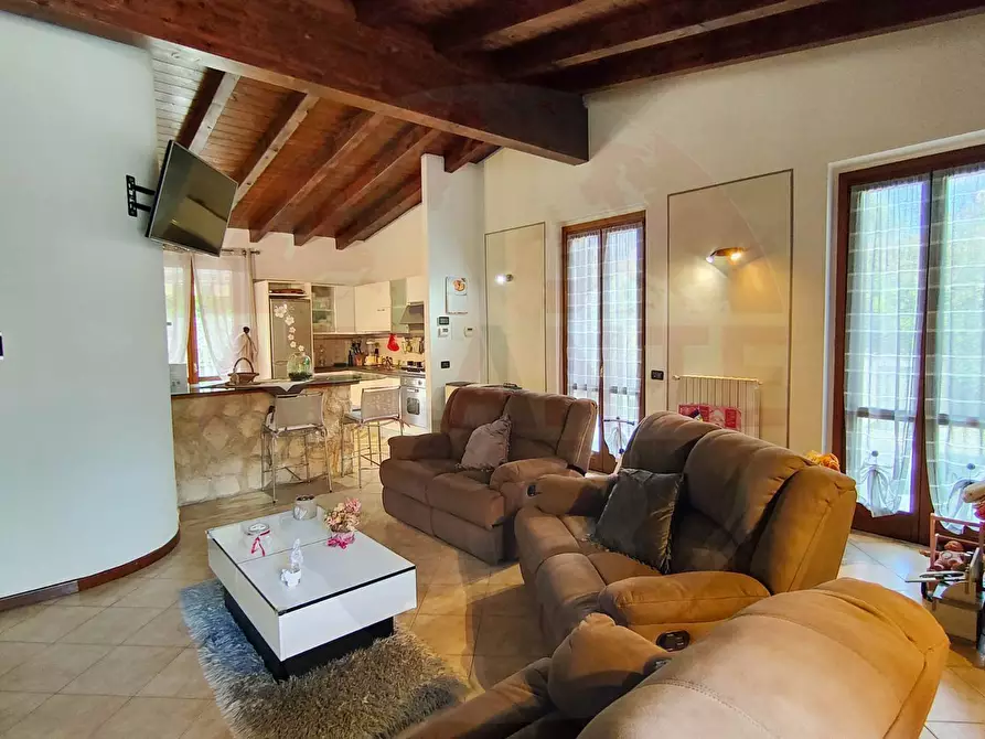 Immagine 1 di Villa in vendita  in Via Fontana 50 a Adrara San Martino