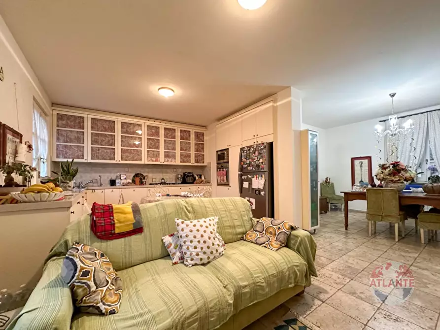 Immagine 1 di Villa in vendita  in Via Vittorio Emanuele II a Strevi