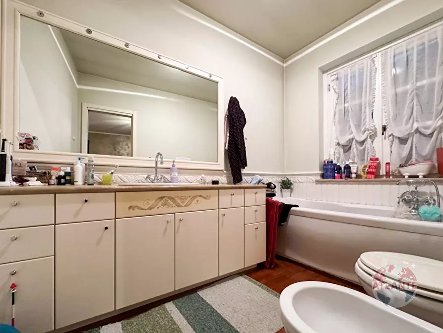 Immagine 28 di Villa in vendita  in Via Vittorio Emanuele II a Strevi