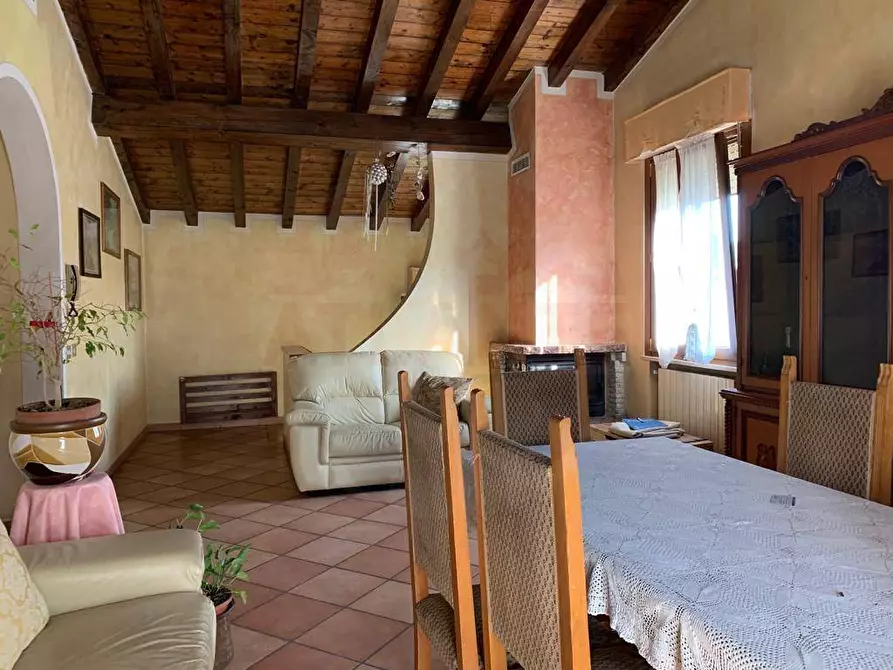 Immagine 2 di Appartamento in vendita  in Via Grisone 100 a Ome