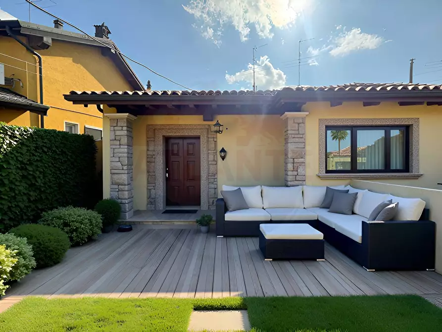 Immagine 2 di Appartamento in vendita  in Via Umberto Primo 70 a Urago D'oglio