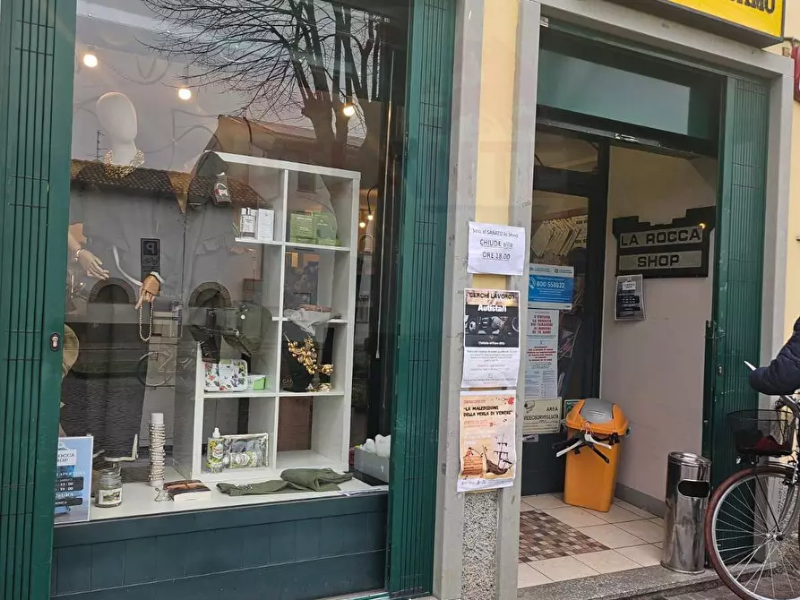 Immagine 11 di Attività commerciale in vendita  in via De Micheli 37 a Bariano