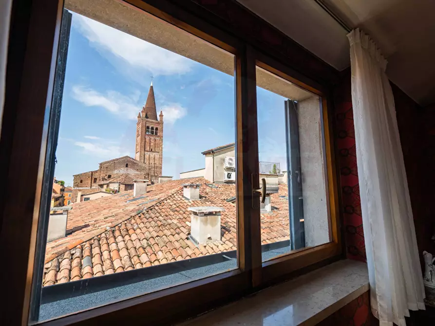 Immagine 40 di Attico in vendita  in Corso Porta Borsari a Verona