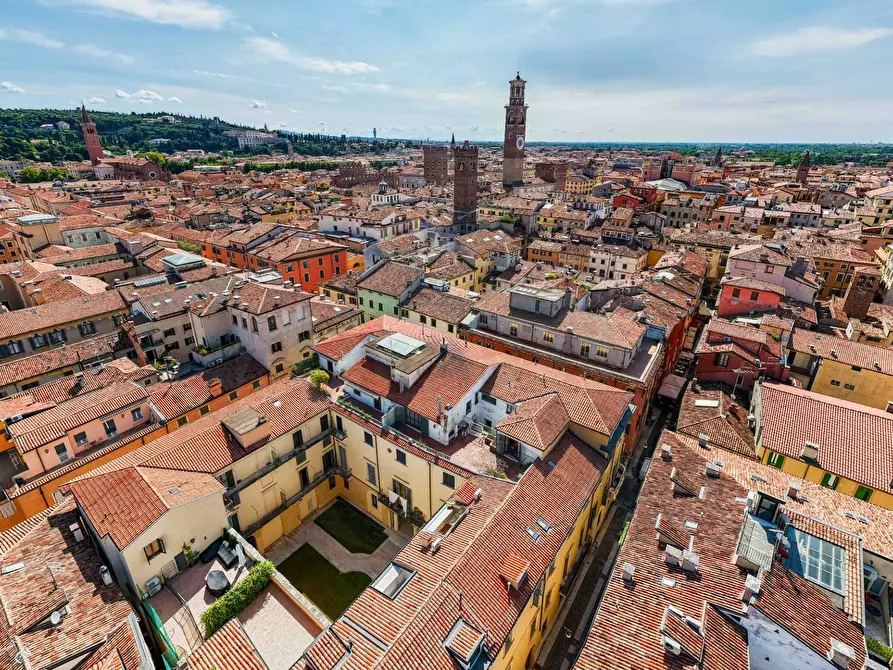 Immagine 75 di Attico in vendita  in Corso Porta Borsari a Verona