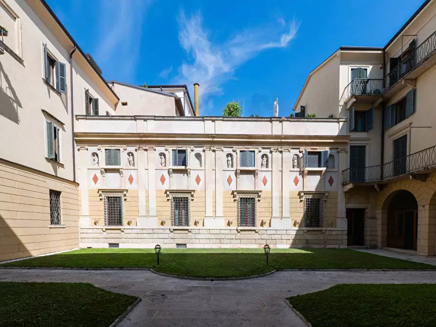 Immagine 89 di Attico in vendita  in Corso Porta Borsari a Verona