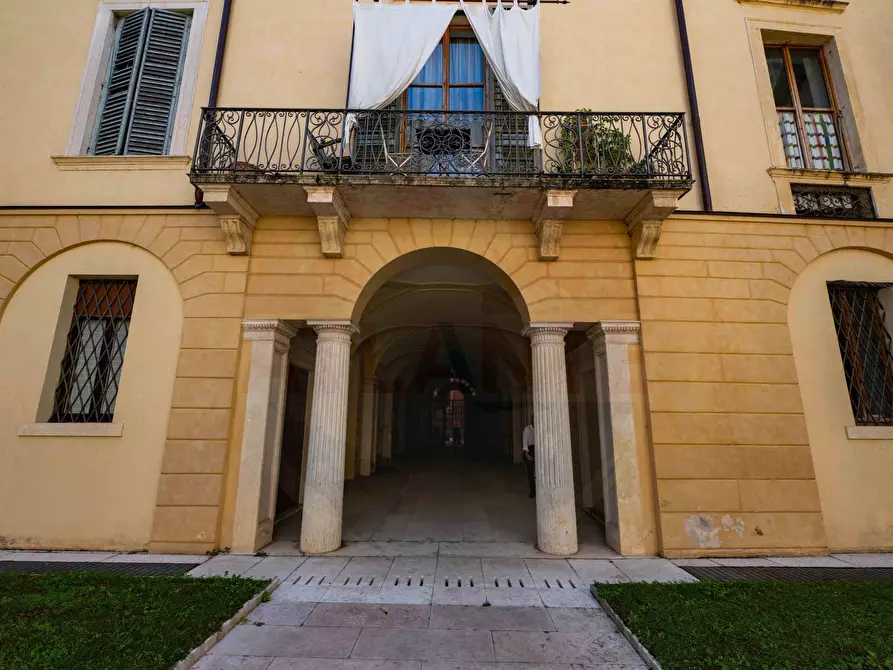 Immagine 94 di Attico in vendita  in Corso Porta Borsari a Verona