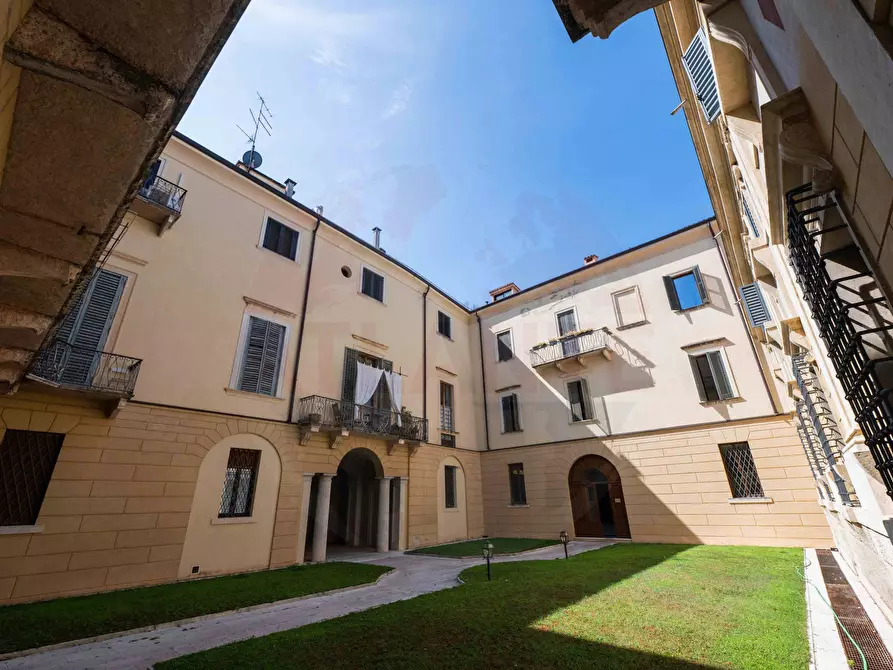 Immagine 112 di Attico in vendita  in Corso Porta Borsari a Verona