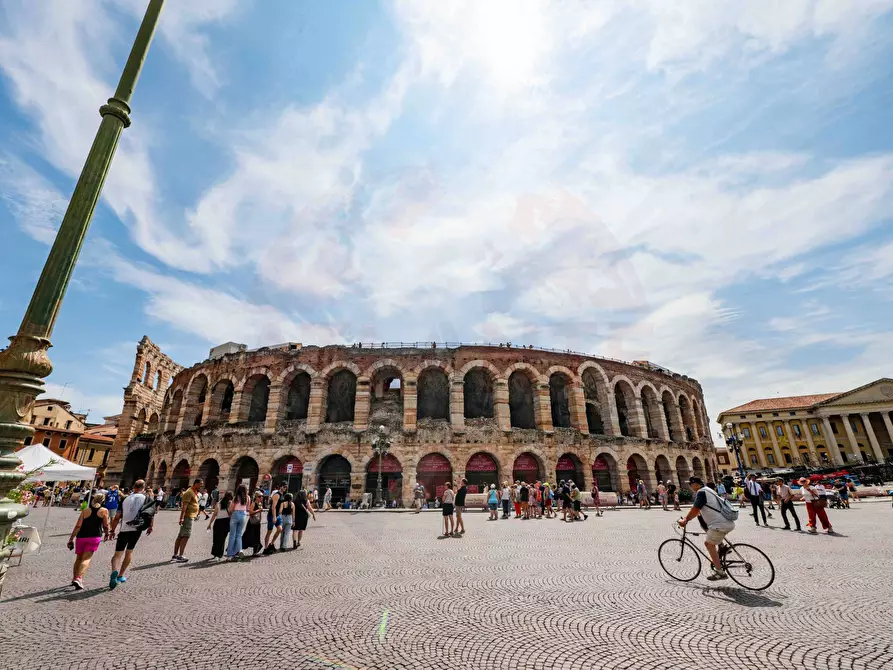 Immagine 122 di Attico in vendita  in Corso Porta Borsari a Verona