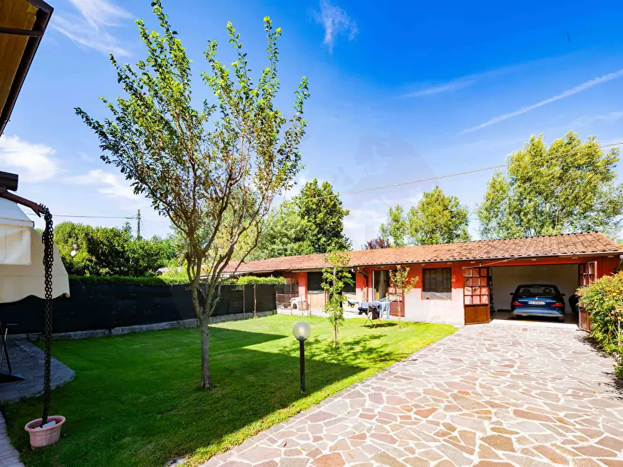 Immagine 57 di Villa in vendita  in Via Giacomo Perlasca 200 a Brandico