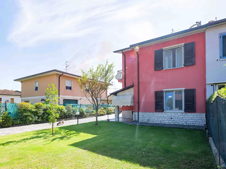 Immagine 60 di Villa in vendita  in Via Giacomo Perlasca 200 a Brandico
