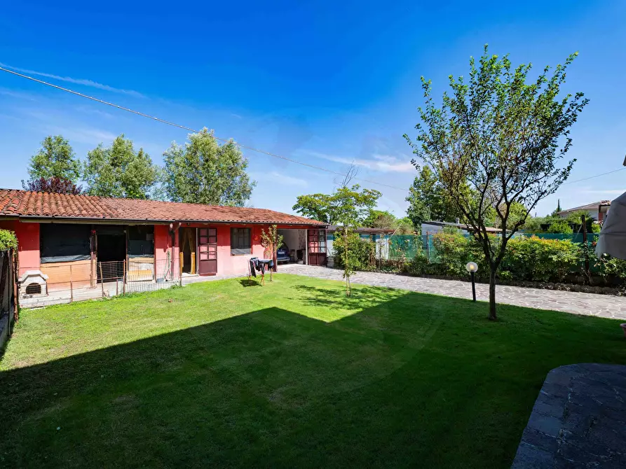 Immagine 66 di Villa in vendita  in Via Giacomo Perlasca 200 a Brandico
