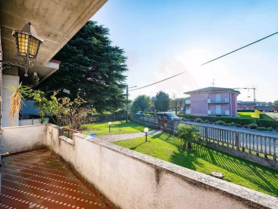 Immagine 19 di Villa in vendita  in via F.lli Kennedy 345 a Castrezzato