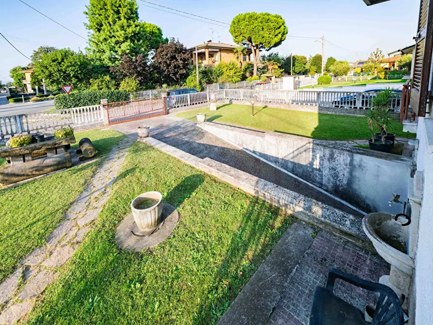 Immagine 21 di Villa in vendita  in via F.lli Kennedy 345 a Castrezzato