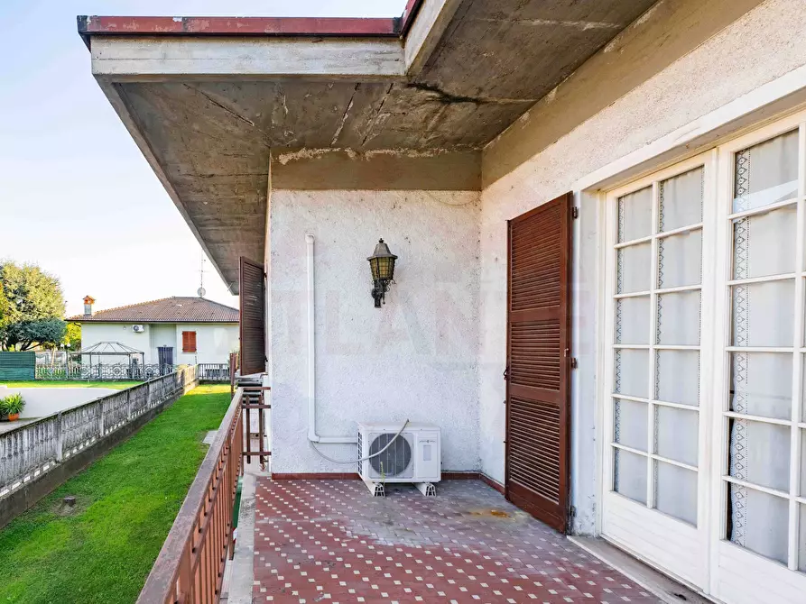 Immagine 23 di Villa in vendita  in via F.lli Kennedy 345 a Castrezzato
