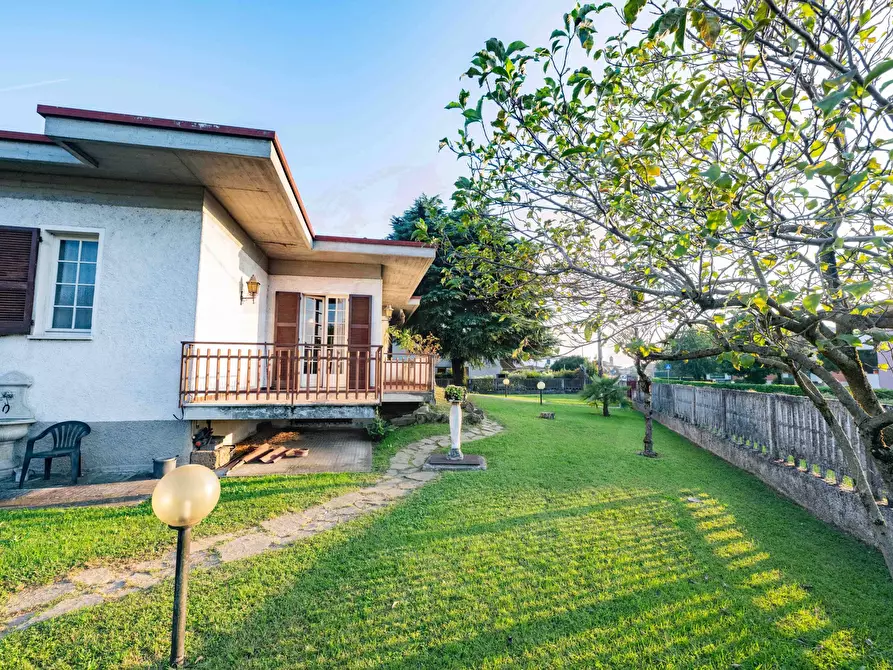 Immagine 39 di Villa in vendita  in via F.lli Kennedy 345 a Castrezzato