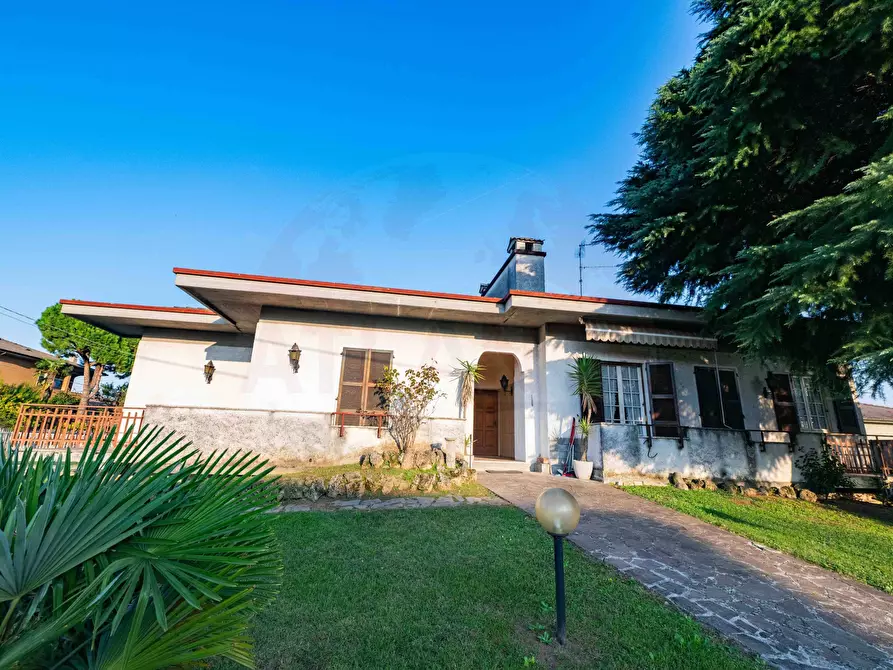 Immagine 40 di Villa in vendita  in via F.lli Kennedy 345 a Castrezzato