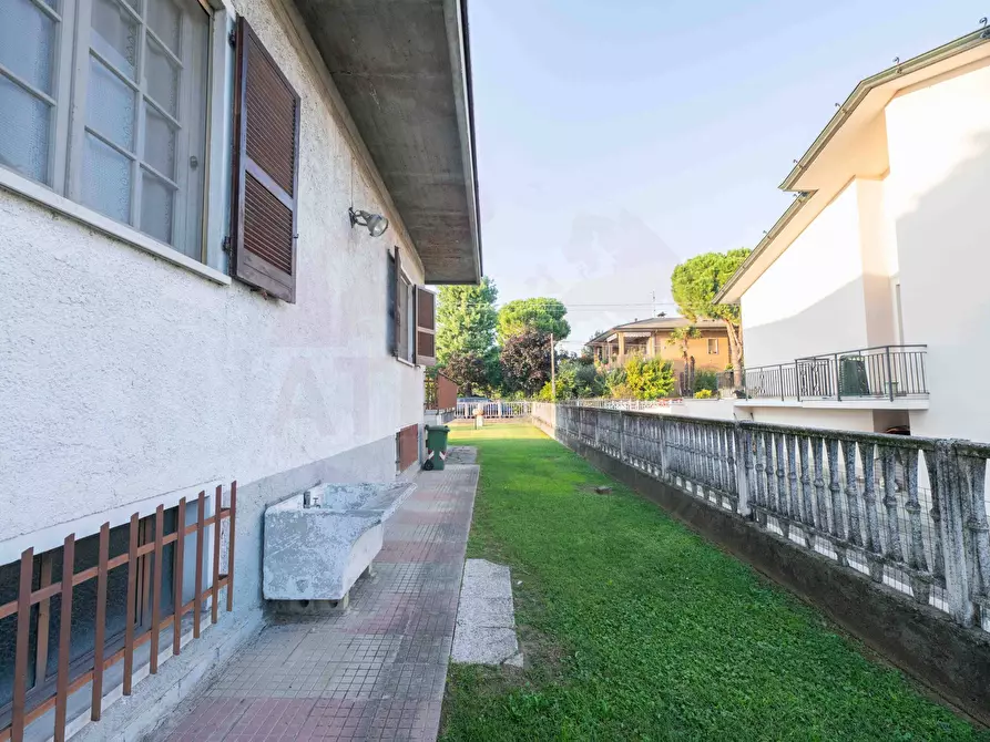 Immagine 45 di Villa in vendita  in via F.lli Kennedy 345 a Castrezzato