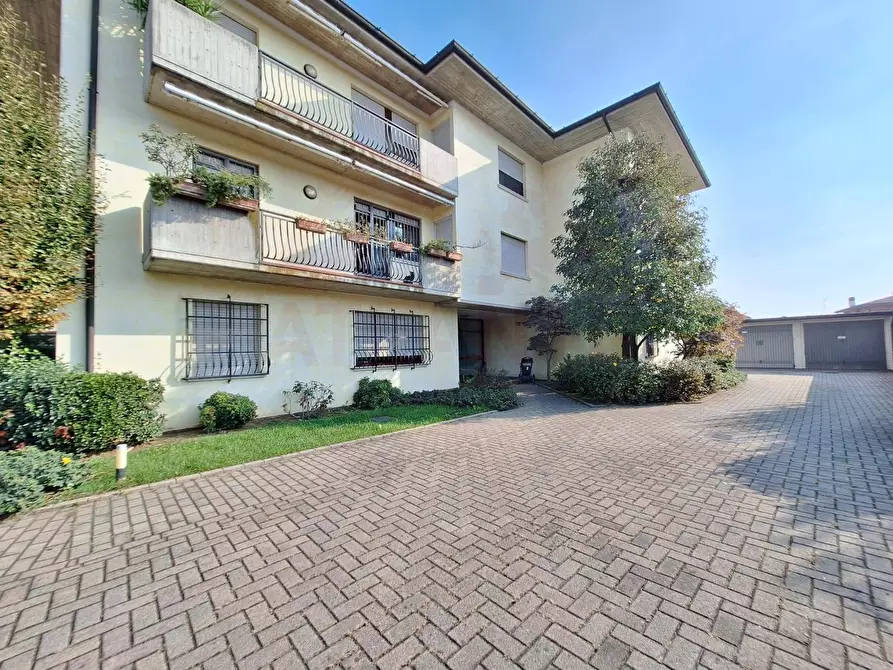 Immagine 1 di Appartamento in vendita  in via Fratelli Cervi 34 a Castrezzato