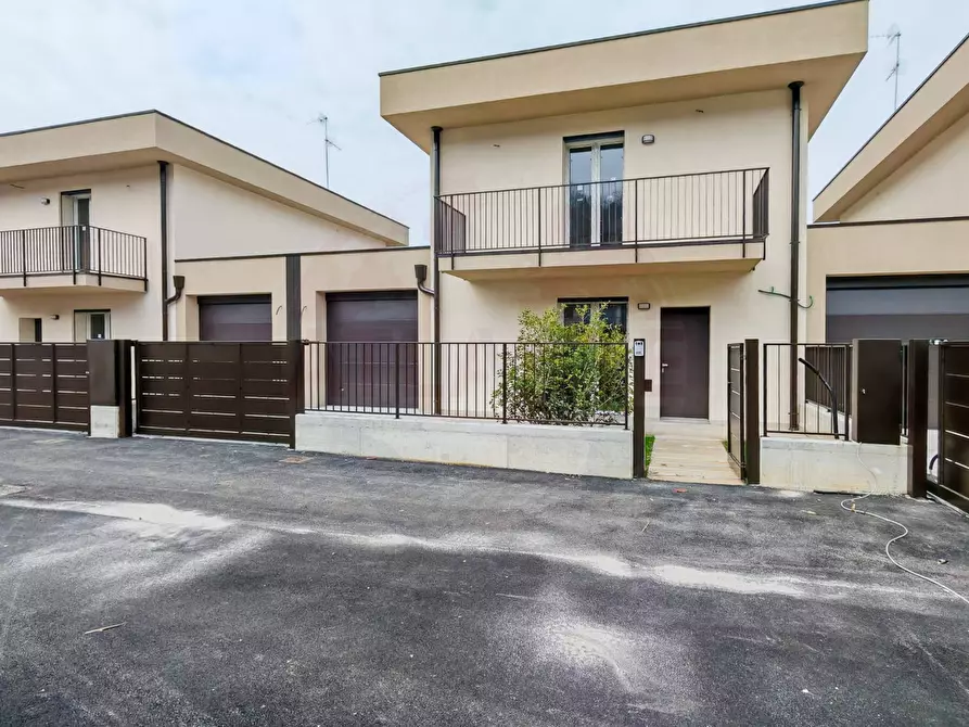 Immagine 52 di Villetta a schiera in vendita  in via Vittorio Emanuele II a Capriolo