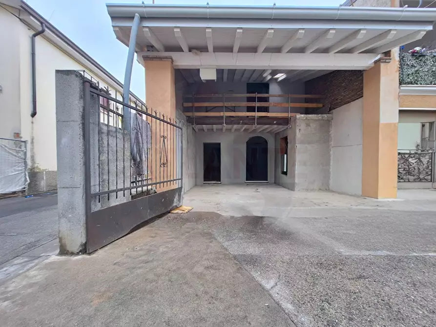 Immagine 2 di Appartamento in vendita  in Via Dugalone 27 27 a Travagliato