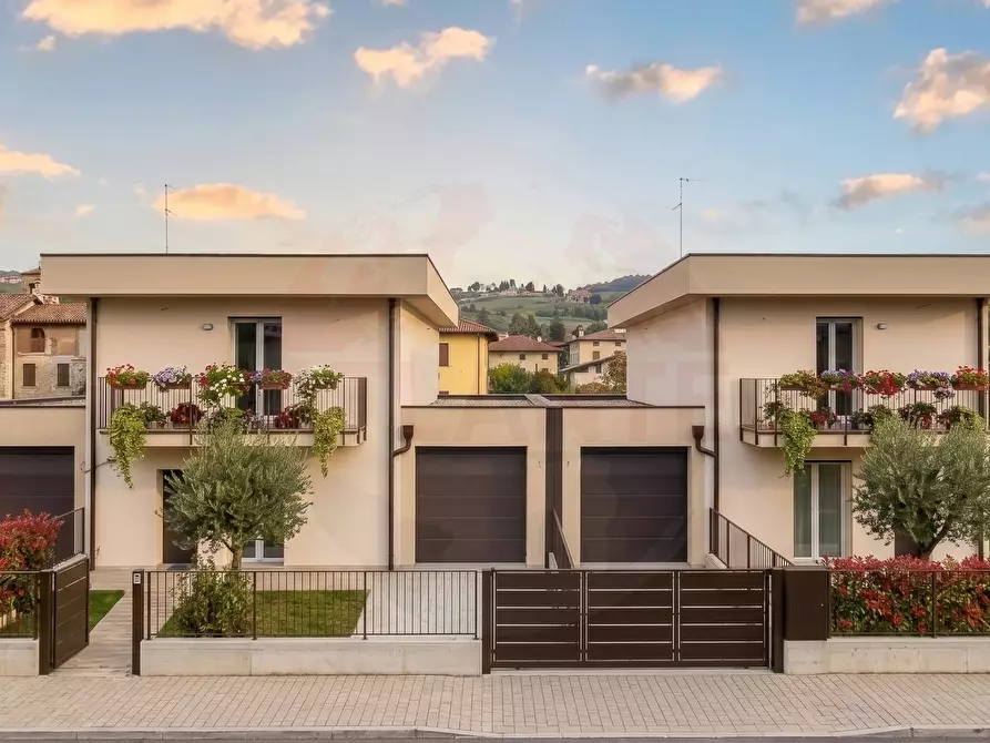 Immagine 1 di Villetta a schiera in vendita  in via Vittorio Emanuele II a Capriolo