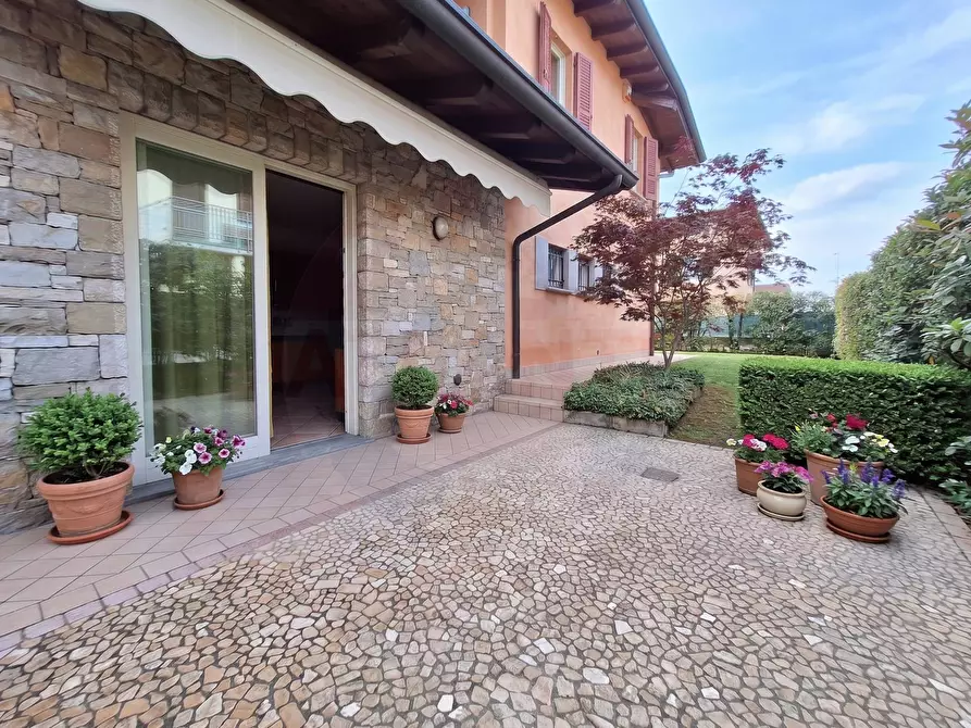 Immagine 2 di Casa semindipendente in vendita  in Luigi Reverberi 26 a Rovato